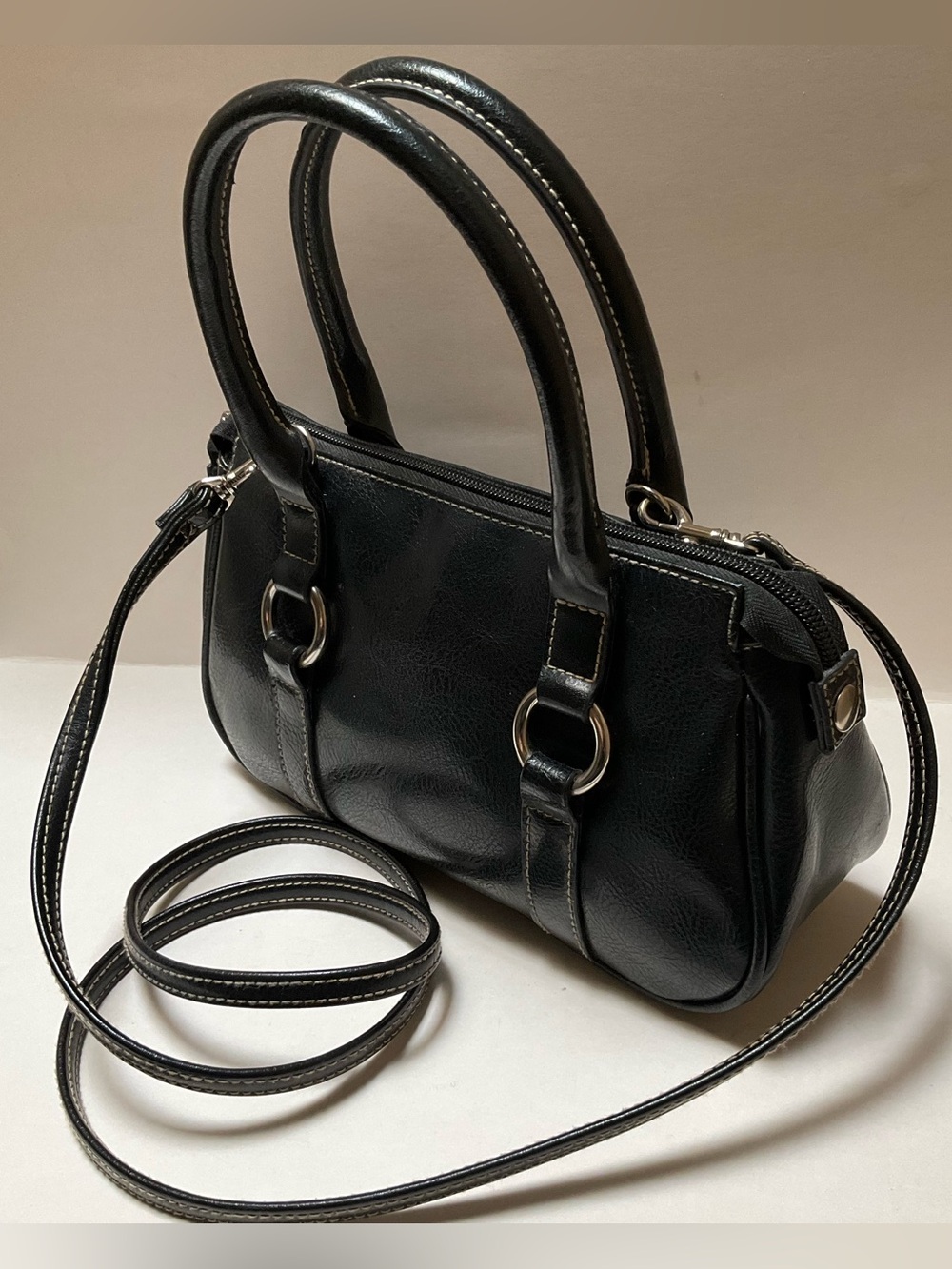 Vintage Y2k Amanda Smith Black Leather Crossbody Handbag
W/ Detachable Strap